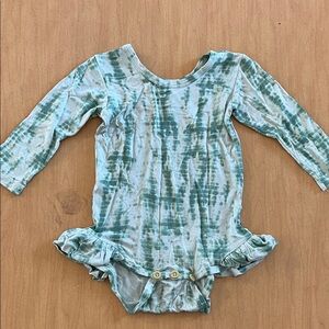kate quinn ‘the Woods’ Green Shibori Ruffle Leg Long-Sleeve Bodysuit